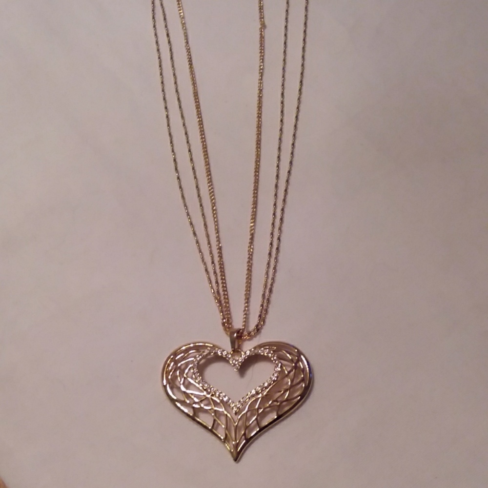 Hollow crystal gold heart statement necklace - Picture 4 of 6